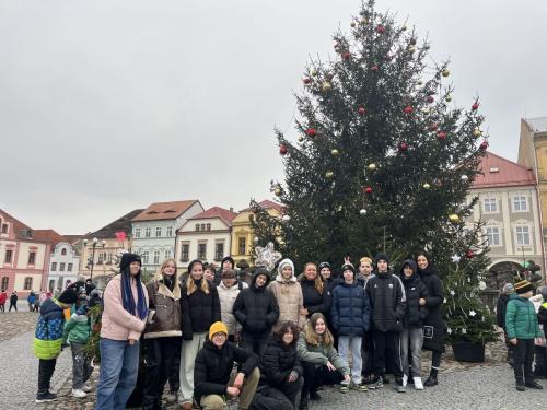 Školní sbor na náměstí